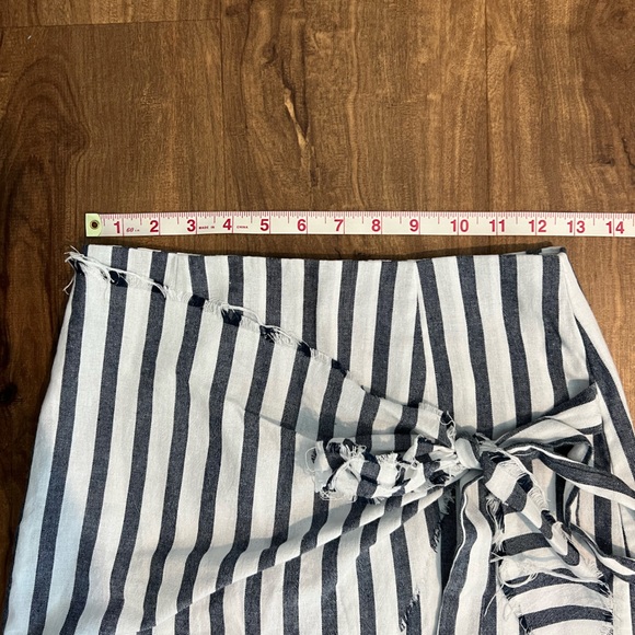 LF Mint Vanilla Tie Front Mini Skirt, Size 6, White with Dark Navy Stripes - Picture 4 of 5